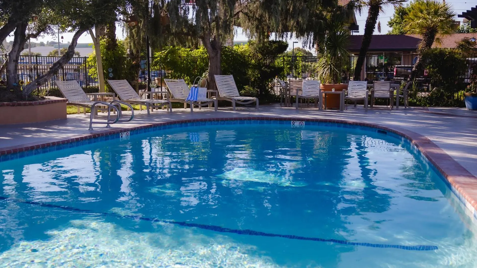 Where to Stay Near Ravine Waterpark: 6 Top 3-Star Hotels