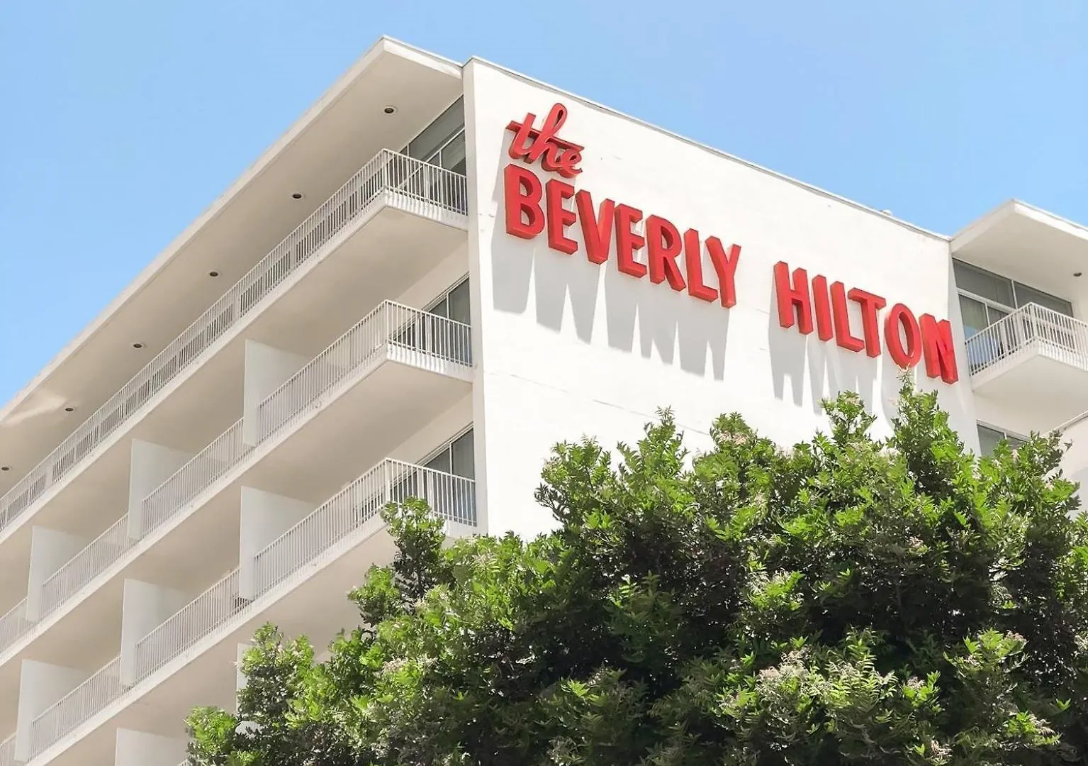 4 Five-Star Hotels in Beverly Hills That Deliver