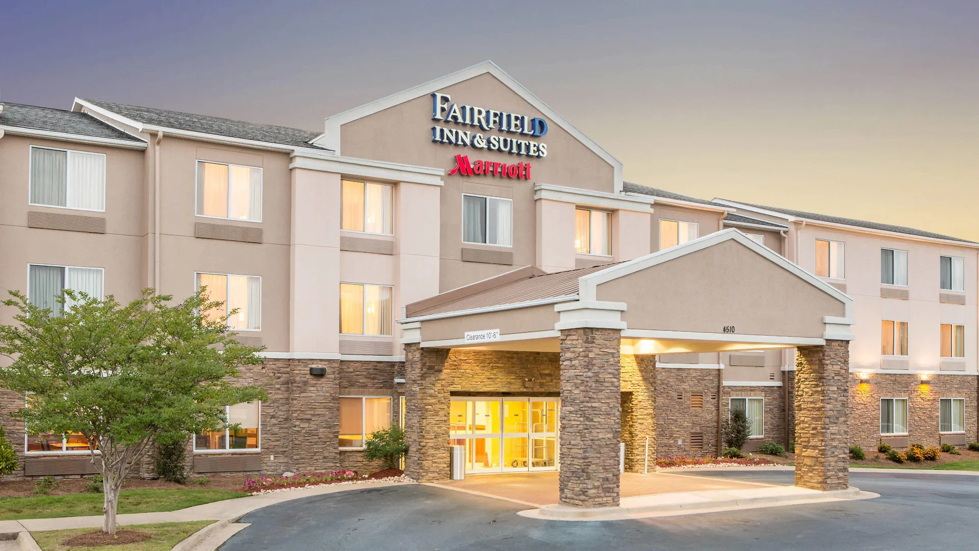 6 Cheap Hotels Close to Port Columbus Civil War Naval