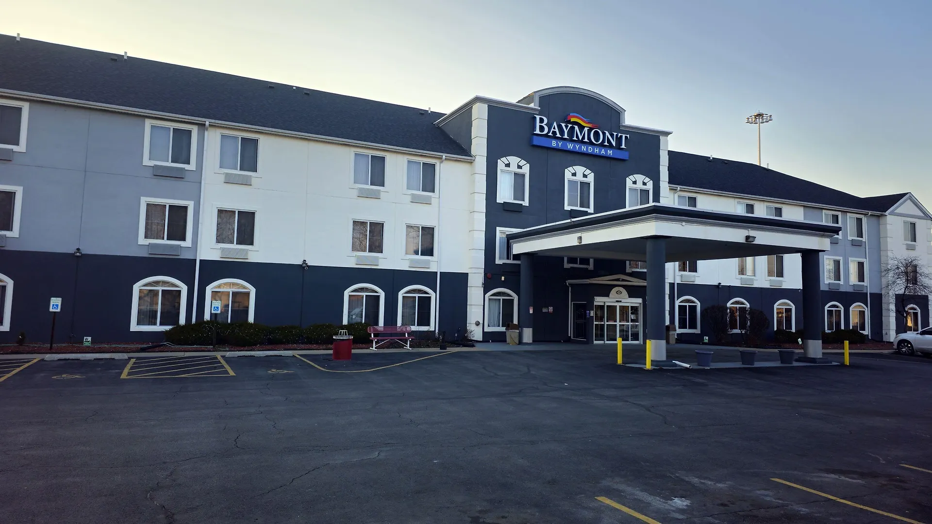 4 Golf Hotels Near Calumet Memorial Park Dist Worth Booking