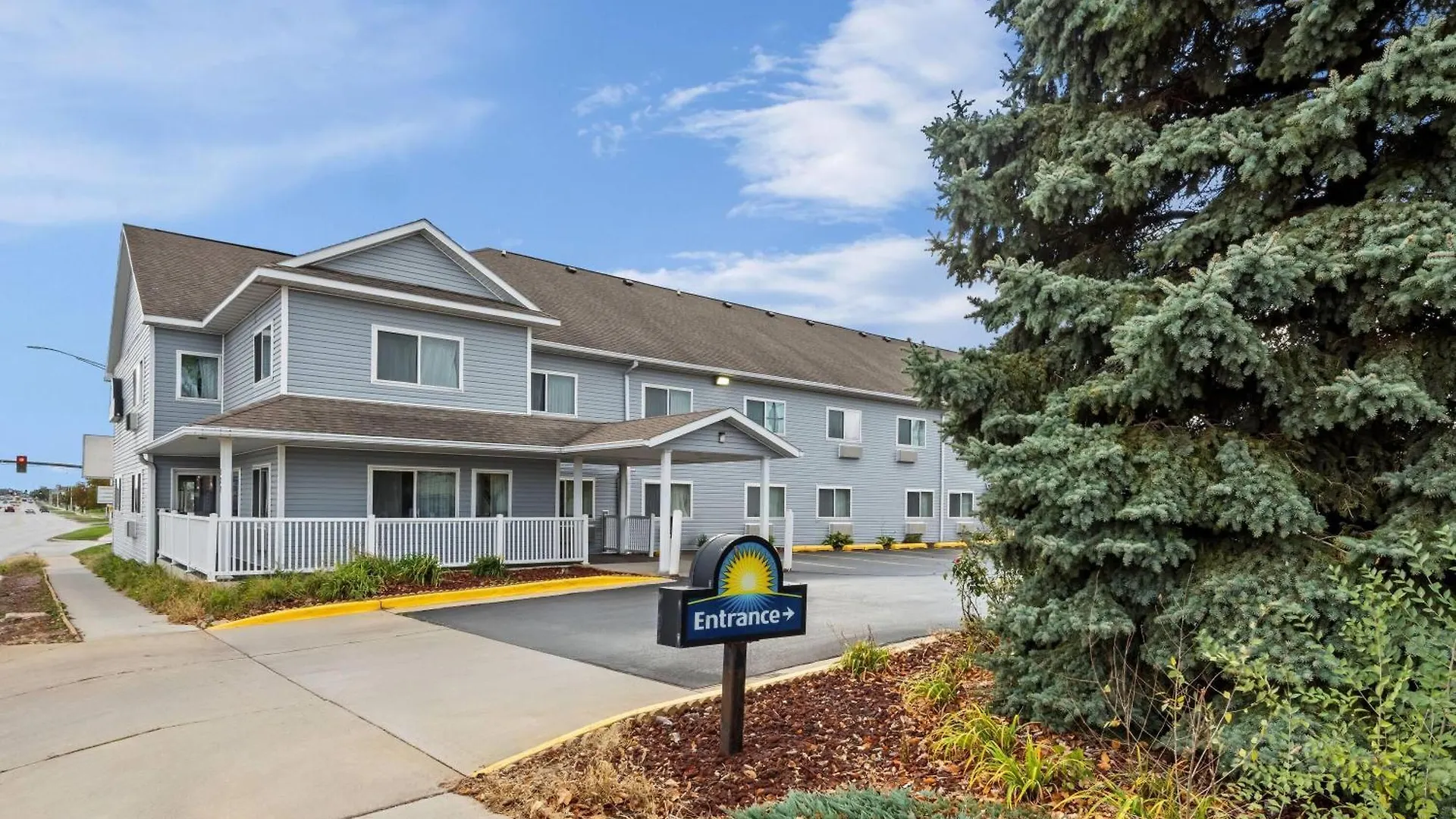 4 Budget Hotels Near Brunnier Art Museum With Smart Value