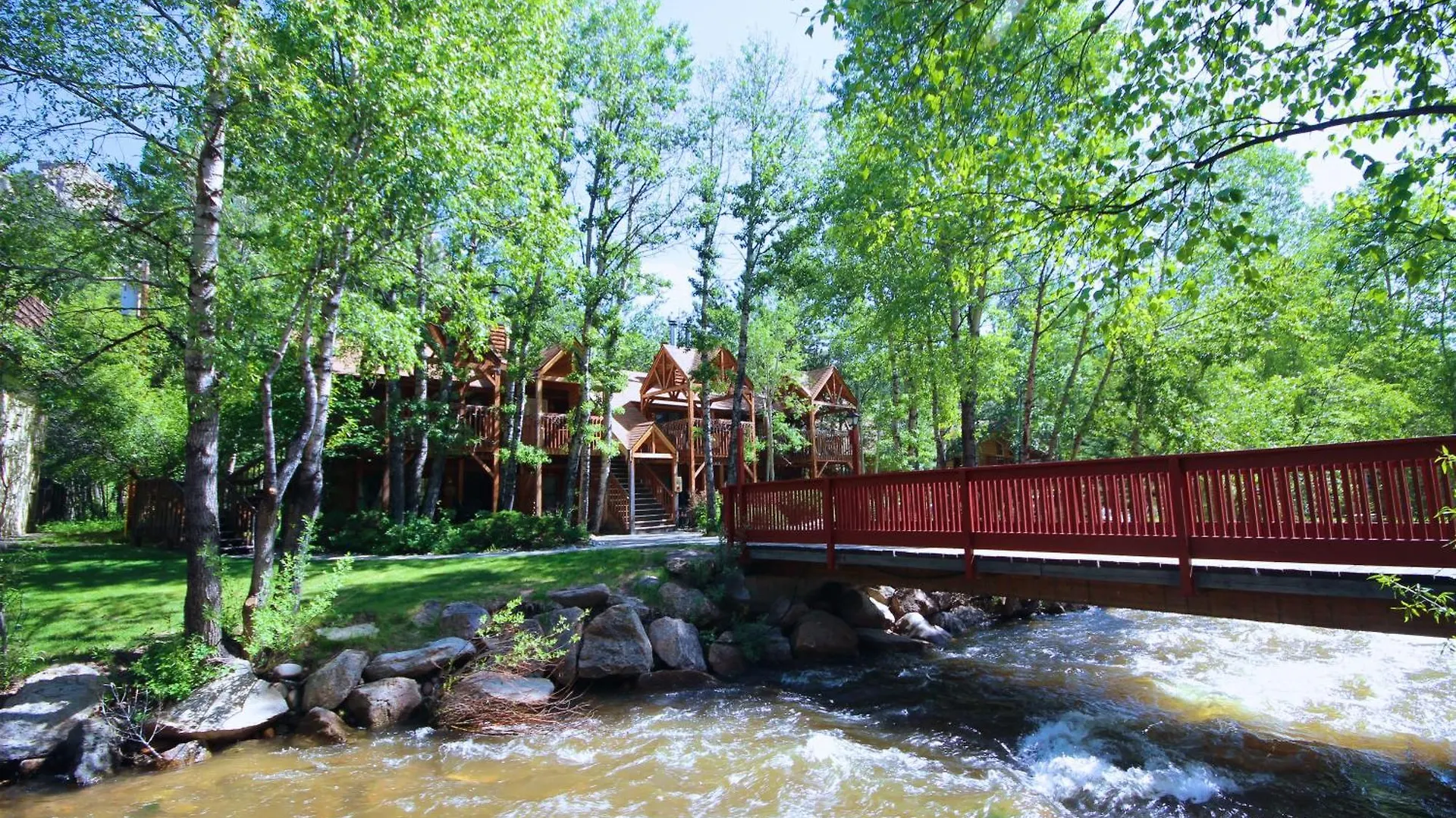 5 Couple Hotels Close to Estes Park Recreation Ctr