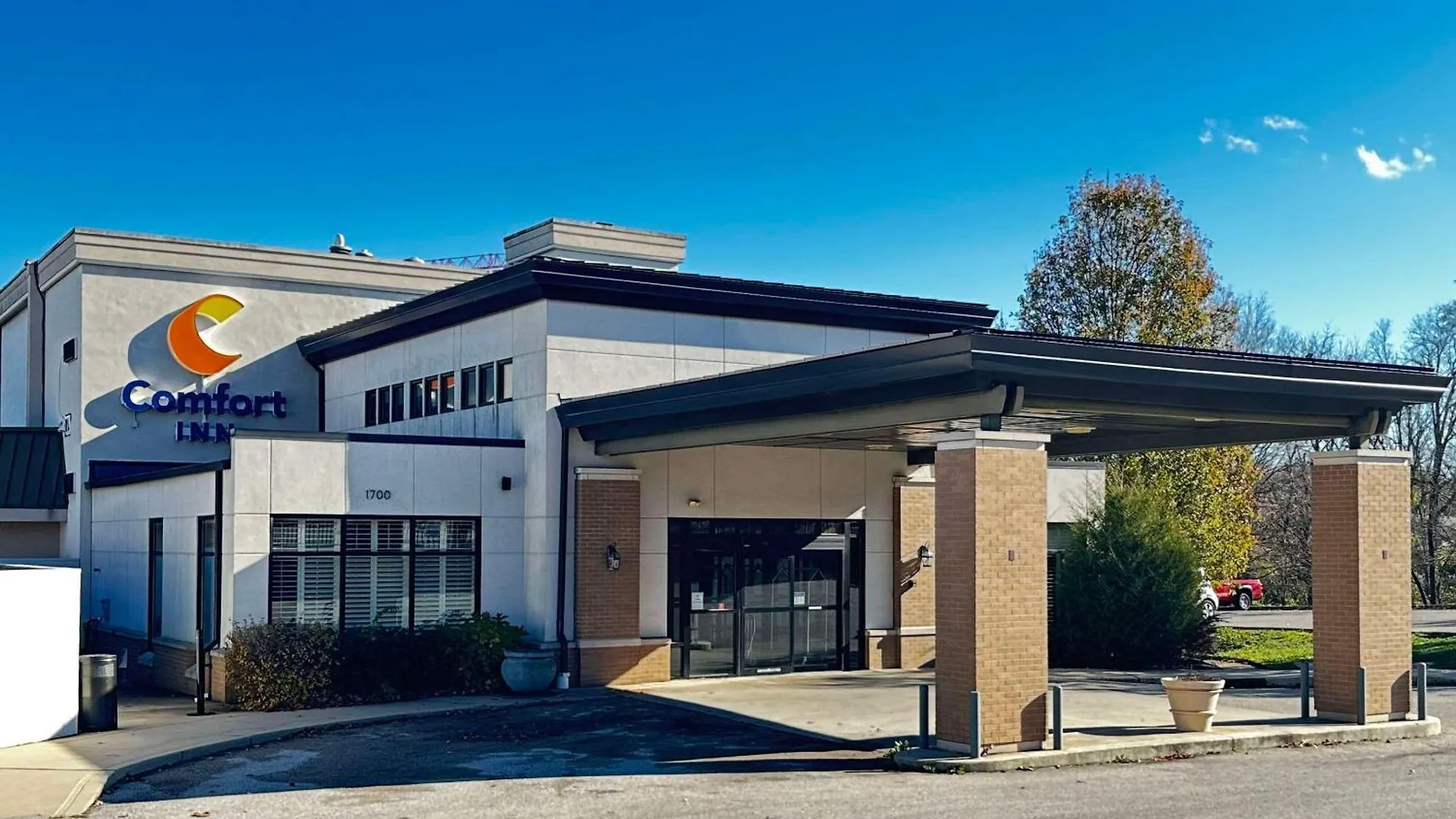4 Smart Airport Hotels Near Wylie House Museum Worth Booking