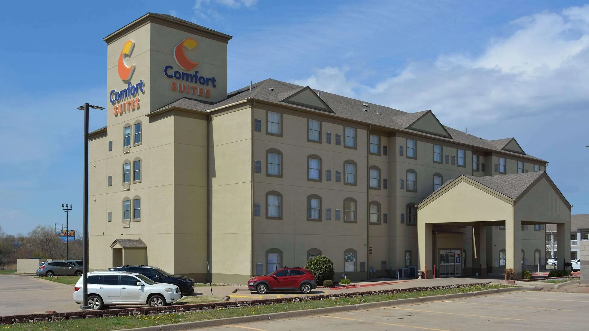 Staying Near Outlet Shoppes Oklahoma City: 4 Hotels Compared