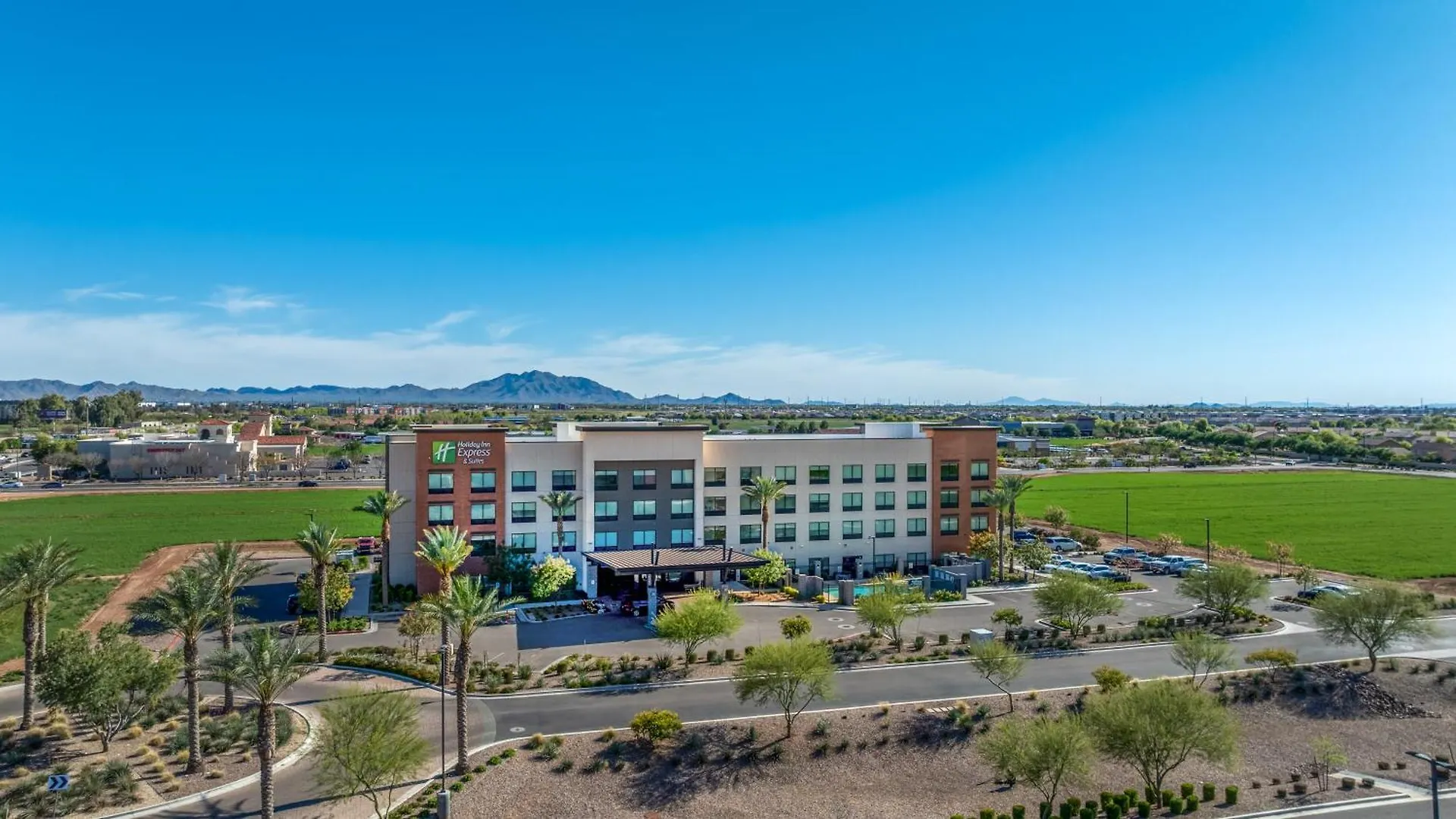 4 Top 3-Star Hotels in Phoenix Area for Every Traveler
