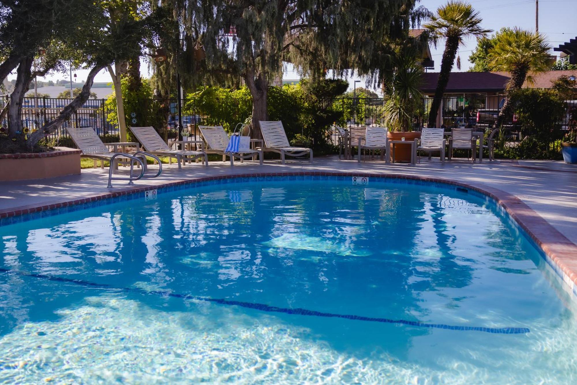 Where to Stay Near Ravine Waterpark: 6 Top 3-Star Hotels