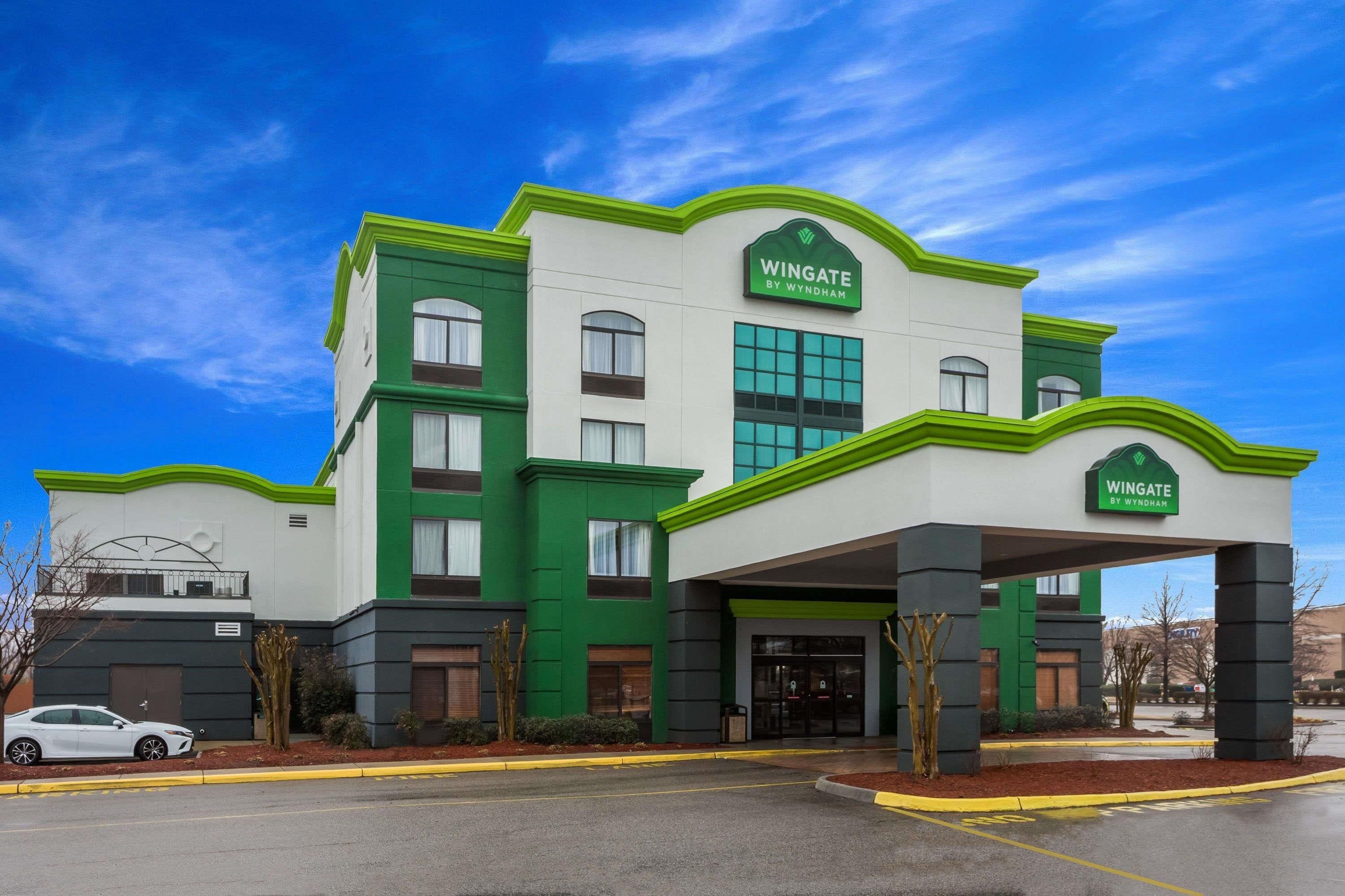9 Business Hotels Near Harbor Park Worth Booking in Norfolk