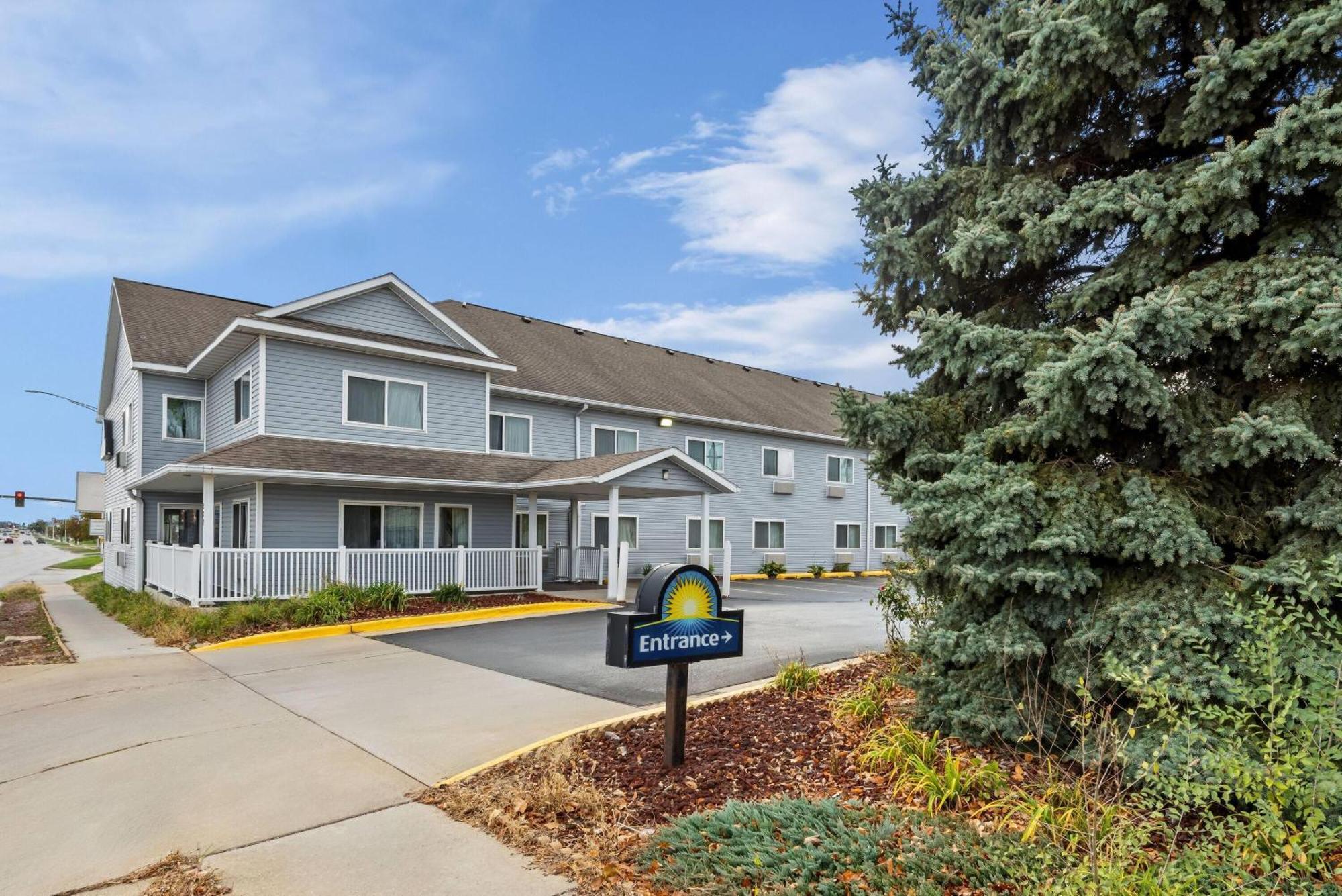 4 Budget Hotels Near Brunnier Art Museum With Smart Value
