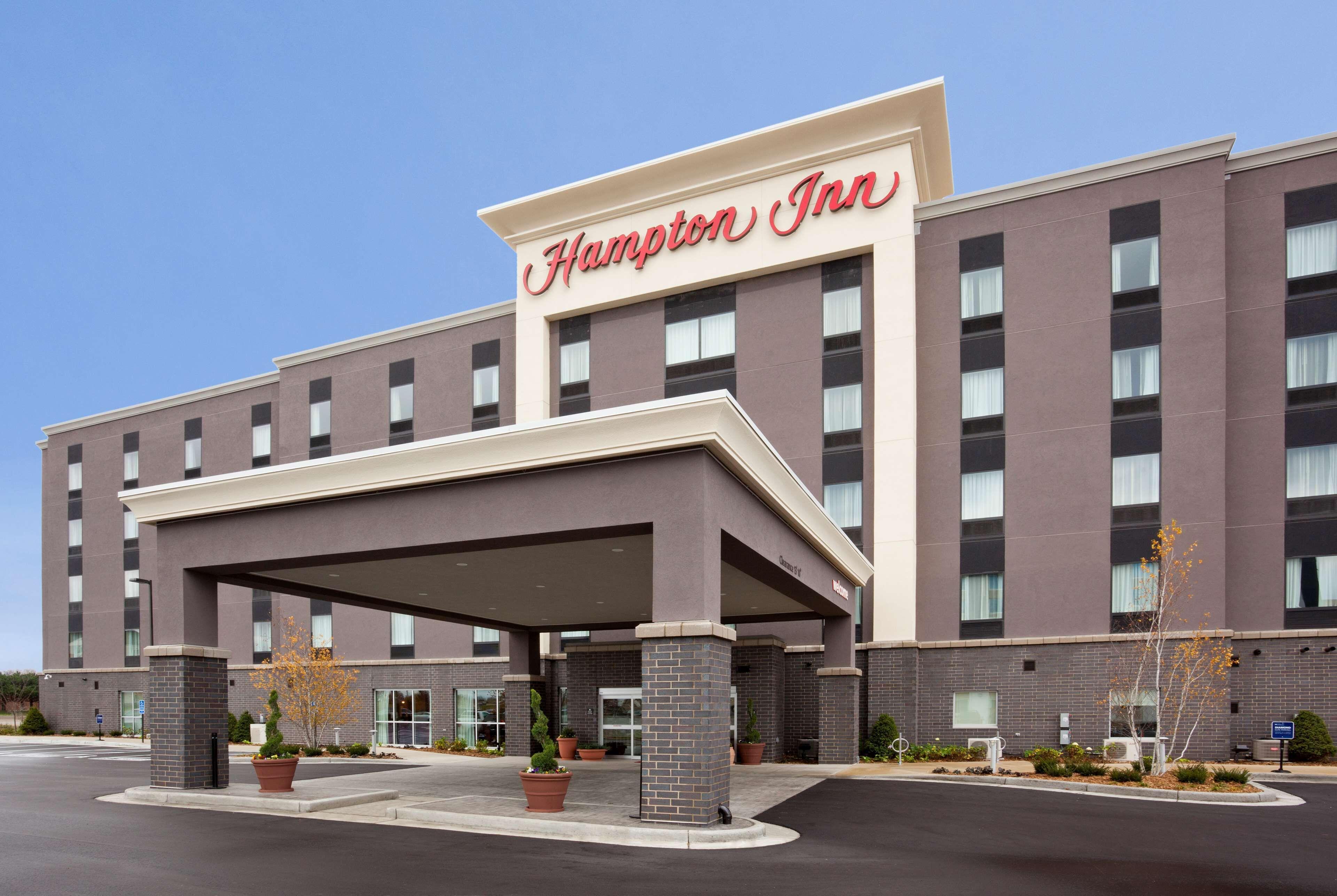 4 Solid 3-Star Hotels Near Normandale Japanese Gardens