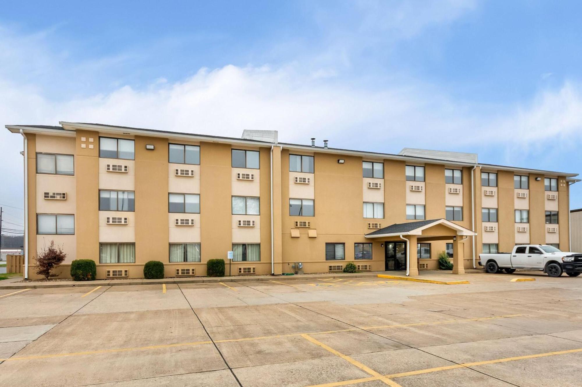 4 Hotels Near Mesker Park Zoo Evansville Worth Booking