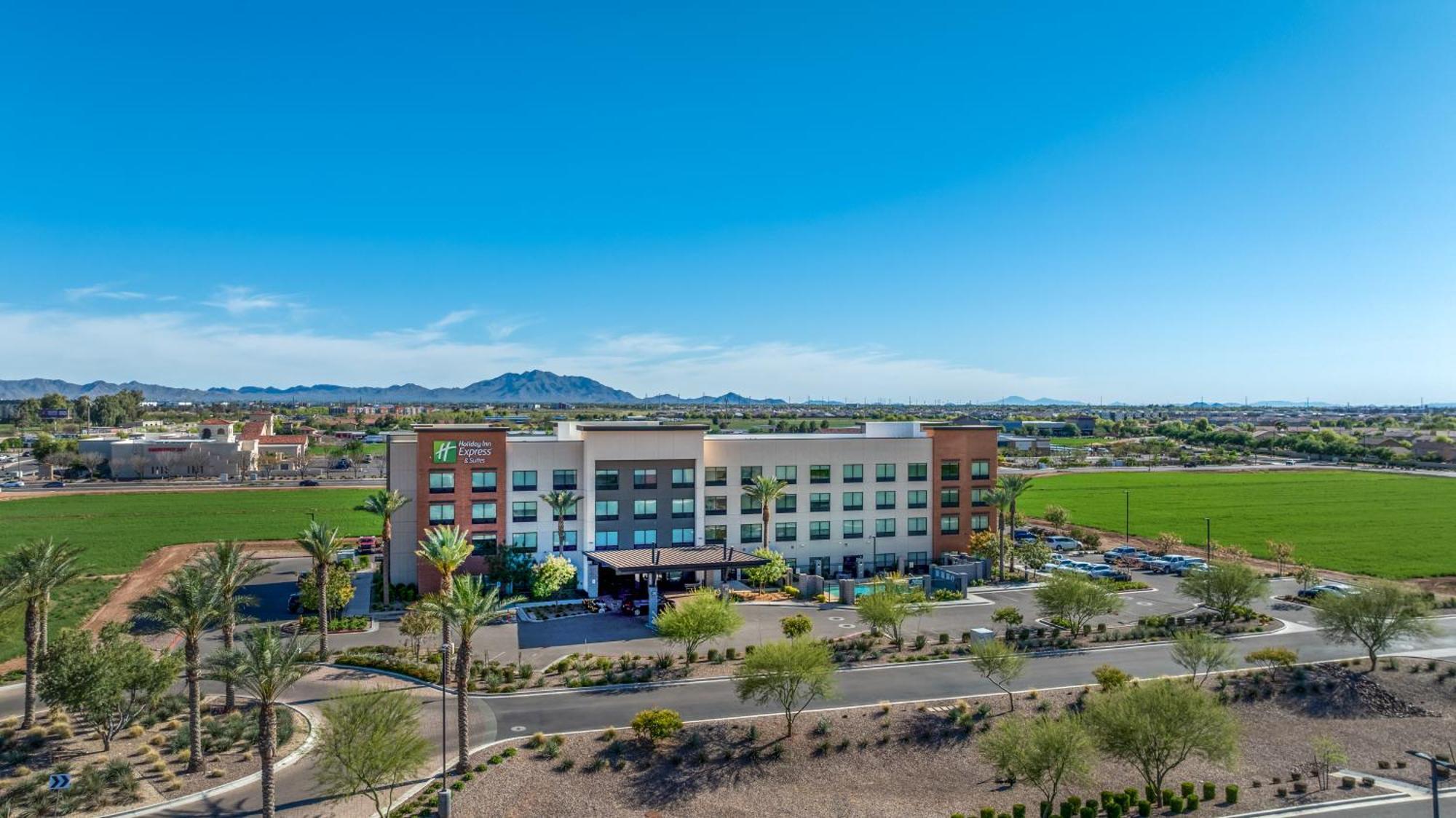4 Top 3-Star Hotels in Phoenix Area for Every Traveler